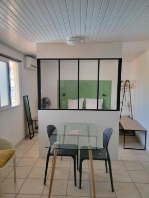 Studio avec piscine